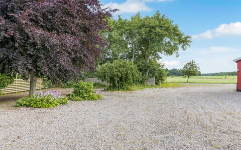 Kukka - 16Km from the Sea: Shrub, Garden, Groundcover, Landscaping, Driveway, Lawn, Yard, Shade, Park