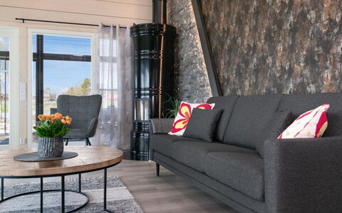 Tervaranta: Furniture, Wood, Couch, Flooring, Living Room, Floor, Coffee Table, Houseplant, Wood Flooring