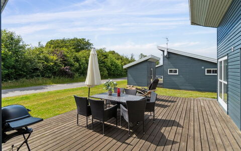 Ilta - 2.8Km from the Sea: Estate, Shade, Driveway, Farmhouse