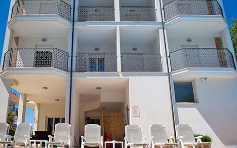 Tortoreto Apartment Close To The Sea, Ac,wi -fi: Blue, Swimming Pool, Balcony, Hotel