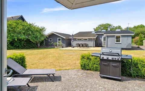 Dreng - 250M from the Sea: Estate, Shade, Driveway, Farmhouse