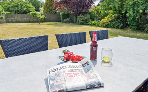 Dreng - 250M from the Sea: Estate, Shade, Driveway, Farmhouse