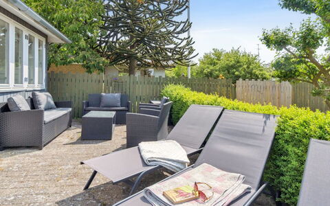 Dreng - 250M from the Sea: Estate, Shade, Driveway, Farmhouse