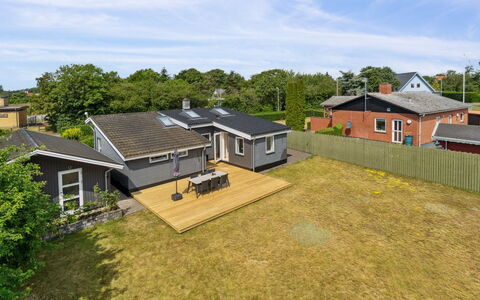 Dreng - 250M from the Sea: Estate, Shade, Driveway, Farmhouse
