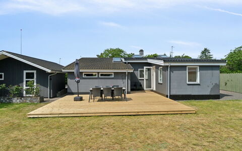 Dreng - 250M from the Sea: Estate, Shade, Driveway, Farmhouse