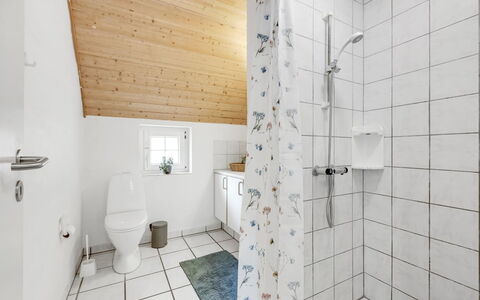 Ulf - 2Km from the Sea: Plumbing Fixture, Flooring, Floor, Bathroom, Interior Design, Plumbing, Ceiling, Tap, Home, Composite Material