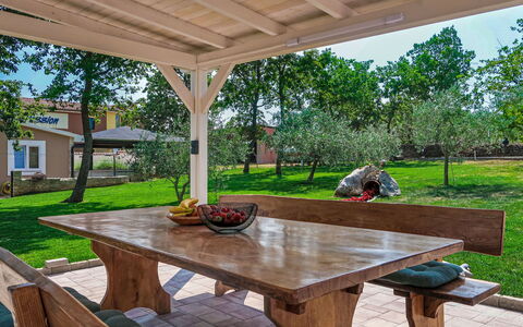 Villa Majmajola: Shrub, Garden, Shade, Lawn, Outdoor Furniture, Backyard, Landscaping, Yard, Estate, Chair
