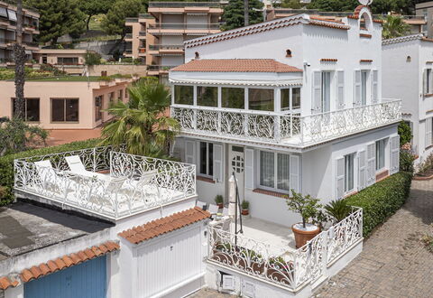 Villa Solaris: Window, Residential Area, Home, House, Facade, Neighbourhood, Shrub, Balcony, Human Settlement, Apartment