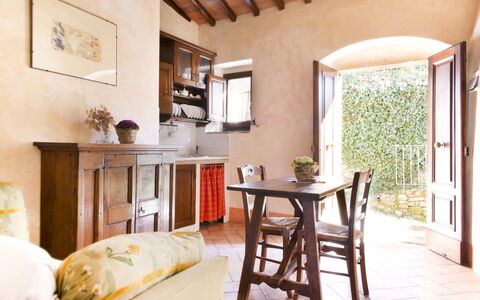 Il Canto Del Maggio: Furniture, Wood, Interior Design, Table, Flooring, Chair, Kitchen & Dining Room Table, Room, Dining Room, Houseplant