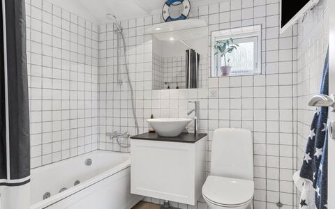 Mads - 1.2Km from the Sea: Bathroom, Plumbing Fixture, Interior Design, Toilet, Sink, Toilet Seat, Flooring, Floor, Tap, Tile