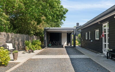 Jerrik - 1.2Km from the Sea