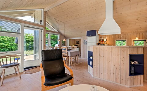 Leeve - 1.3Km from the Sea: House, Home, Door, Roof, Cottage, Estate, Garden, Shade, Siding, Yard
