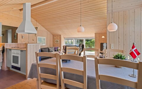 Leeve - 1.3Km from the Sea: House, Home, Door, Roof, Cottage, Estate, Garden, Shade, Siding, Yard