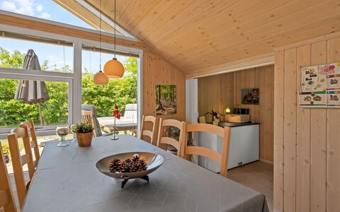 Leeve - 1.3Km from the Sea: House, Home, Door, Roof, Cottage, Estate, Garden, Shade, Siding, Yard