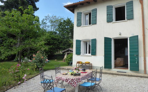 Casa Ballo delle Streghe, Garden, Montebelluna: Door, Shrub, House, Home, Cottage, Shade, Garden, Yard, Landscaping, Backyard