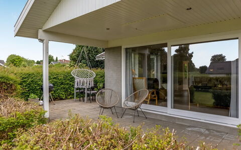 Tolke - 400M from the Sea: Roof, House, Home, Cottage, Door, Siding, Deck, Porch, Plank, Hardwood
