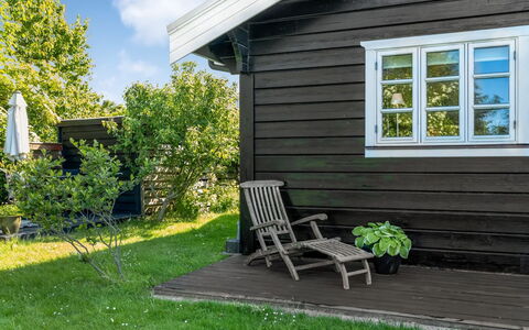 Helemine - 500M from the Sea: Blue, Shrub, Cottage, Groundcover, Garden, Estate, Shade, Landscaping, Farmhouse, Eco Hotel