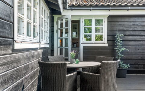 Helemine - 500M from the Sea: Blue, Shrub, Cottage, Groundcover, Garden, Estate, Shade, Landscaping, Farmhouse, Eco Hotel