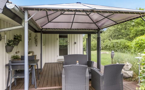 Naimi - 30Km from the Sea: Home, Cottage, Porch, Hardwood, Siding, Deck, Shade, Plank, Estate, Garden Buildings