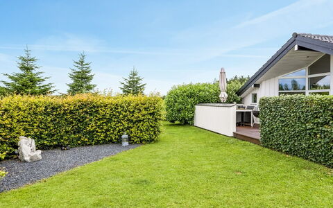 Naimi - 30Km from the Sea: Home, Cottage, Porch, Hardwood, Siding, Deck, Shade, Plank, Estate, Garden Buildings