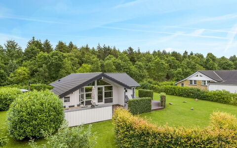 Naimi - 30Km from the Sea: Home, Cottage, Porch, Hardwood, Siding, Deck, Shade, Plank, Estate, Garden Buildings