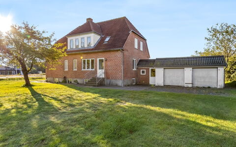 Albina - 4.5Km from the Sea: Estate, Shade, Driveway, Farmhouse
