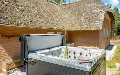 Batsha - 1.7Km from the Sea: Bathtub, Composite Material, Jacuzzi, Swimming Pool, Plumbing Fixture, Outdoor Structure