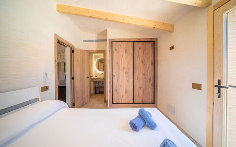 Petit Can Garcia: Wood, Bedroom, Bed, Ceiling, Floor, Home, Wood Stain, Bed Sheet, Room, Bed Frame