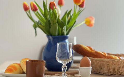 Le Corsaire: Tableware, Serveware, Food, Table, Drinkware, Dishware, Ingredient, Porcelain, Plate