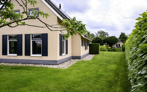 Vosseberghuis Prestige & Outdoor Spa: Blue, Yellow, Balcony, Wood Stain, Hotel, Houseplant