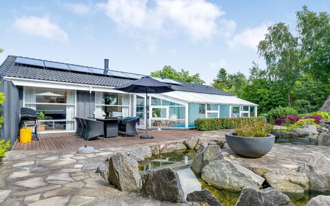 Ellie - 700M from the Sea: House, Roof, Home, Cottage, Shed, Garden Buildings, Siding, Yard, Log Cabin, Hut