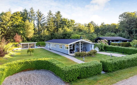 Dorethea - 30Km from the Sea: Estate, Shade, Driveway, Farmhouse