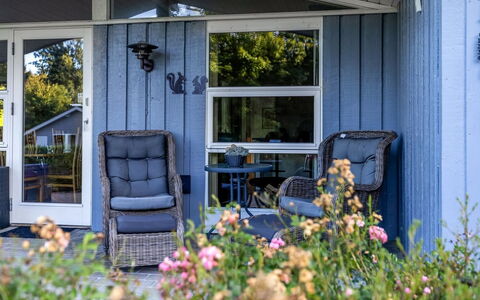 Dorethea - 30Km from the Sea: Estate, Shade, Driveway, Farmhouse