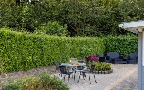 Dorethea - 30Km from the Sea: Estate, Shade, Driveway, Farmhouse