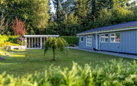 Dorethea - 30Km from the Sea: Estate, Shade, Driveway, Farmhouse