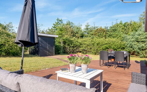 Laris - 700M to the Fjord: Estate, Shade, Driveway, Farmhouse