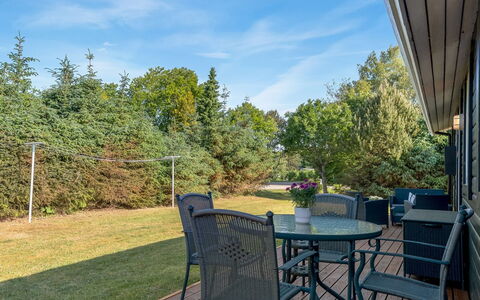Laris - 700M to the Fjord: Estate, Shade, Driveway, Farmhouse
