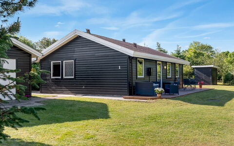 Laris - 700M to the Fjord: Estate, Shade, Driveway, Farmhouse