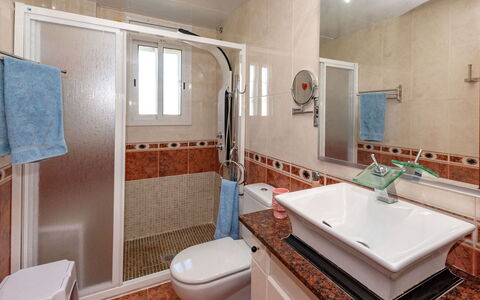 Aires de Mar: Mirror, Plumbing Fixture, Tap, Sink, Bathroom Sink, Property, Bathroom, Green, Window, Purple
