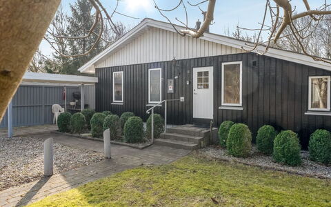 Iris - 200M to the Fjord: Roof, House, Home, Cottage, Door, Siding, Deck, Porch, Plank, Hardwood