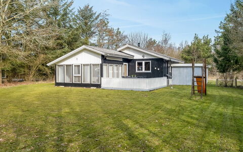 Iris - 200M to the Fjord: Roof, House, Home, Cottage, Door, Siding, Deck, Porch, Plank, Hardwood