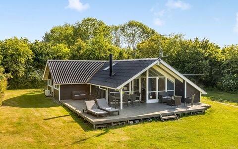 Kai - 400M from the Sea: Estate, Shade, Driveway, Farmhouse