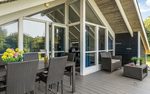 Kai - 400M from the Sea: Estate, Shade, Driveway, Farmhouse