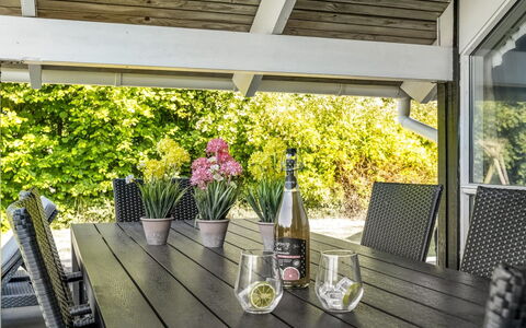 Kai - 400M from the Sea: Estate, Shade, Driveway, Farmhouse