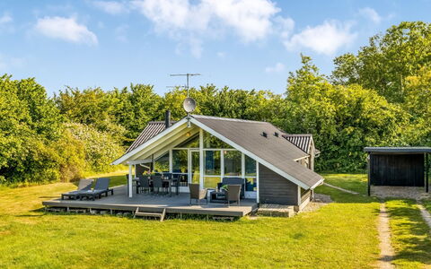 Kai - 400M from the Sea: Estate, Shade, Driveway, Farmhouse