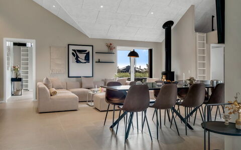 Konrad - from the Sea: Interior Design, Flooring, Furniture, Wall, Floor, Ceiling, Wood, Lighting, Living Room, Light Fixture