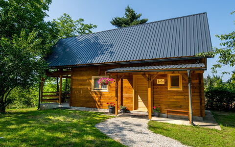 Jela: Wood, Cottage, Roof, Shed, Home, Garden Buildings, Log Cabin, Siding, Garden, Shade