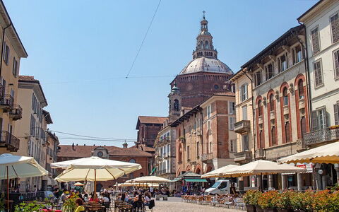 Vittoria Suite: Building, City, Town, Public Space, Urban Area, Facade, Architecture, Town Square, Street, Human Settlement