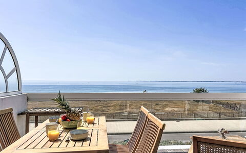 Madavoar: Furniture, Chair, Sea, Ocean, Shade, Hardwood, Resort, Wood Stain, Outdoor Furniture, Deck
