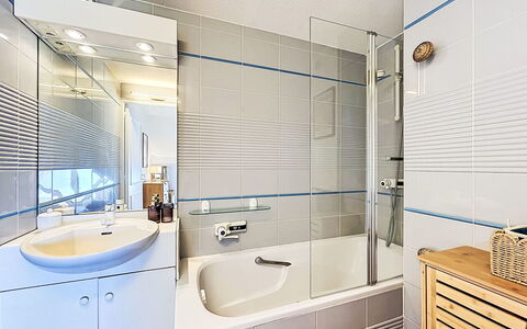 Madavoar: Bathroom, Plumbing Fixture, Interior Design, Flooring, Floor, Sink, Tap, Plumbing, Bathtub, Bathroom Sink